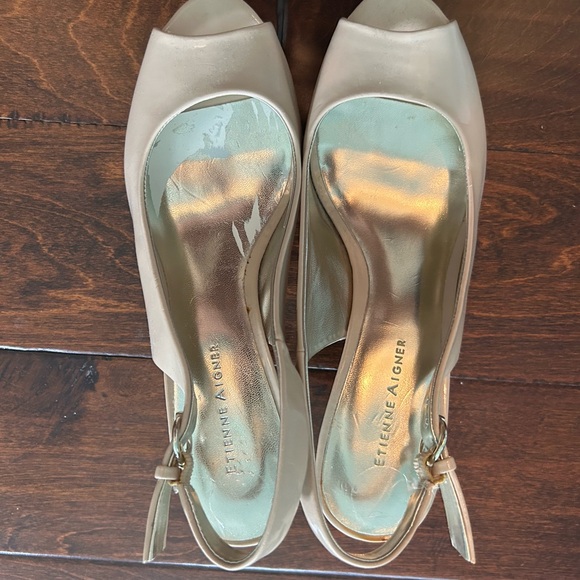 Etienne Aigner nude patent leather slingback heels - Picture 3 of 5